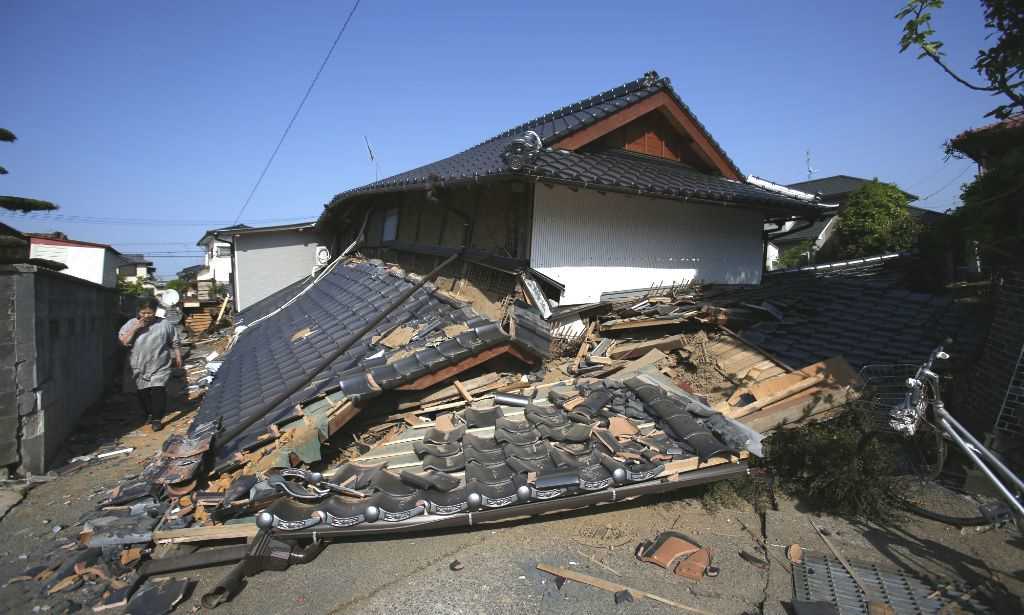 Resultado de imagem para foto Japão sofre terremoto de magnitude 7,3 e tem alerta de tsunami