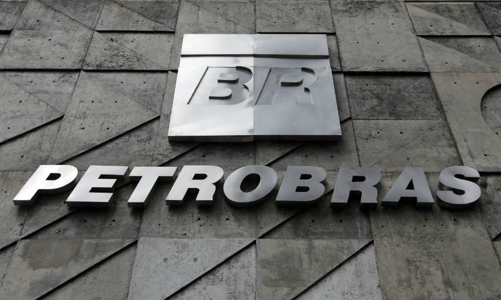 Novo laudo aponta R 42 bilhões de rombo na Petrobras 12/11/2015