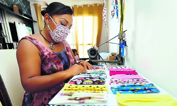 Máscaras personalizadas caem no gosto da população 