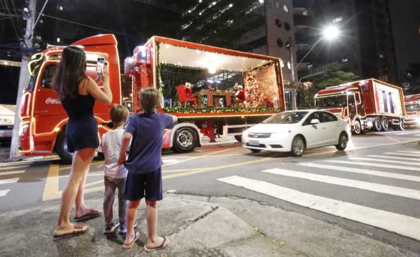 Caravana iluminada de Natal passa hoje pelo Grande ABC Di rio do