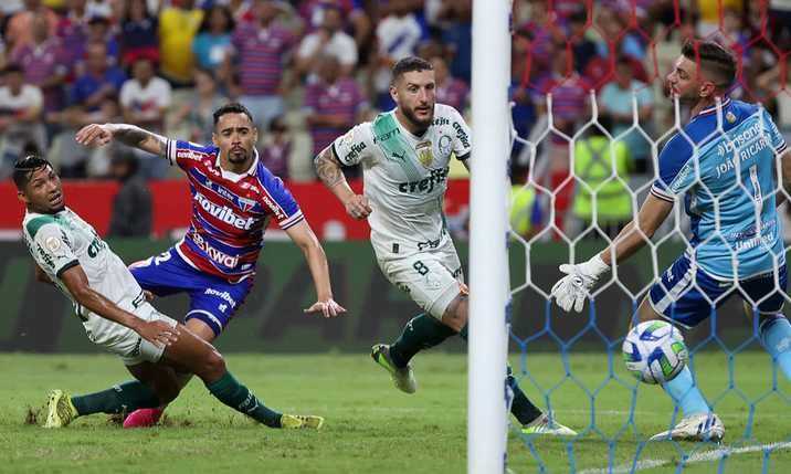 Com um a menos, Palmeiras busca empate com Fortaleza e garante liderança do  Brasileirão