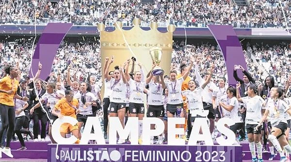 Corinthians Feminino levanta taça de Campeão Paulista Feminino 2019