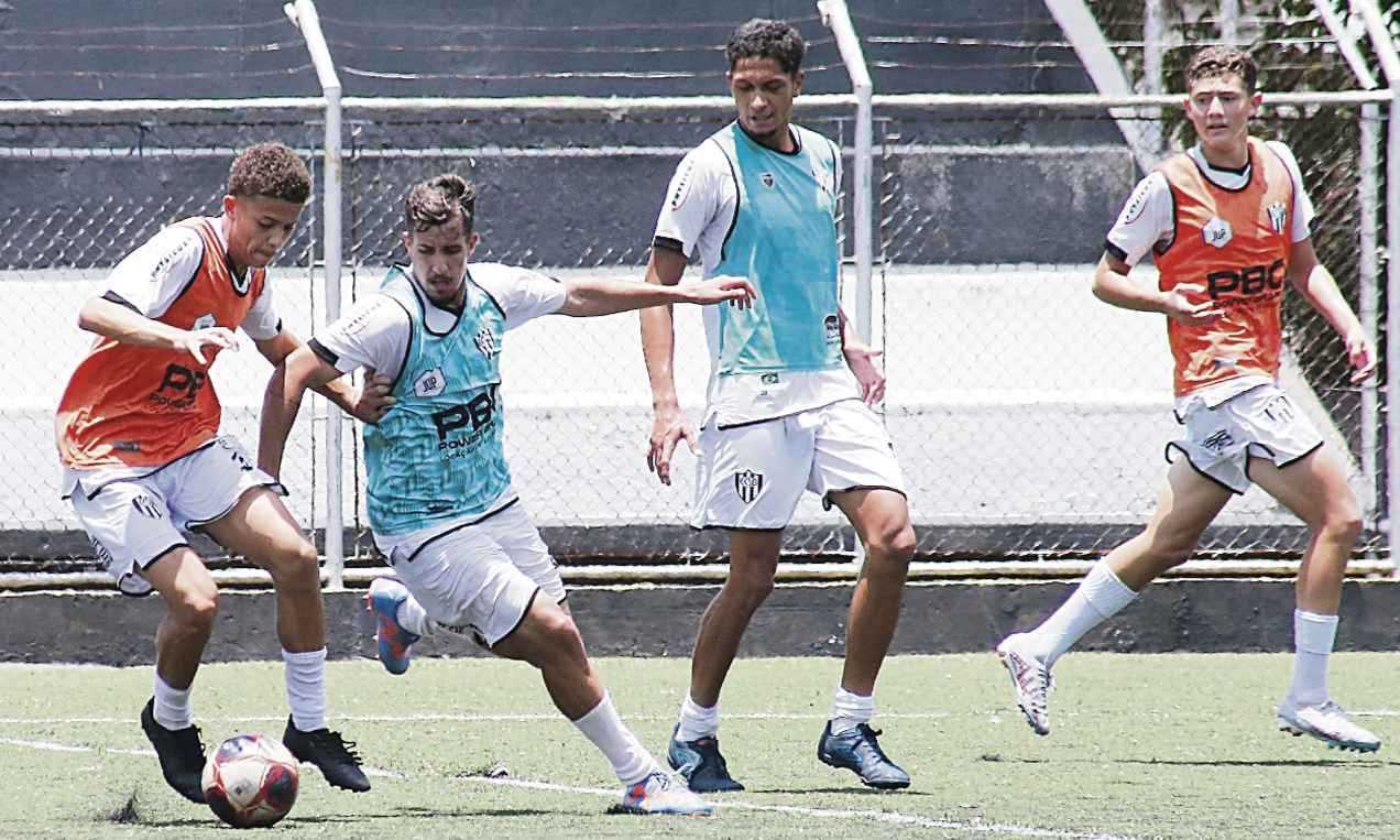Técnico do São Bernardo se anima com jogo contra o Palmeiras