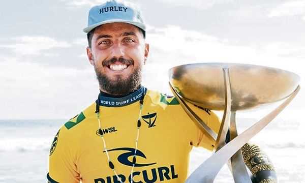 Filipe Toledo conquista título do Circuito Mundial de Surfe