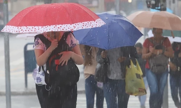 Termômetros acima dos 32° e chuva forte preocupam Defesa Civil andreense